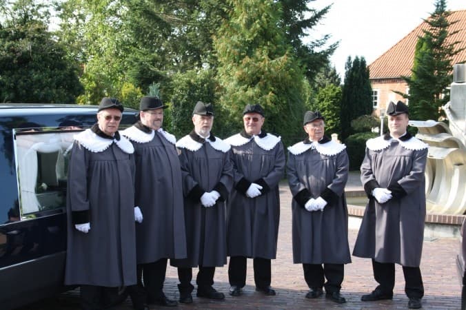 Unsere Eigenen Sargträger.